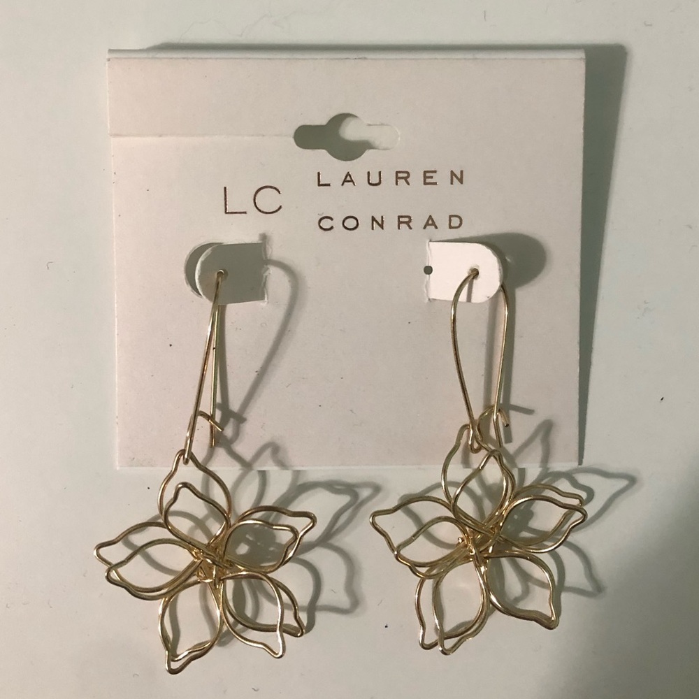 Gold Dangling Flower Earrings